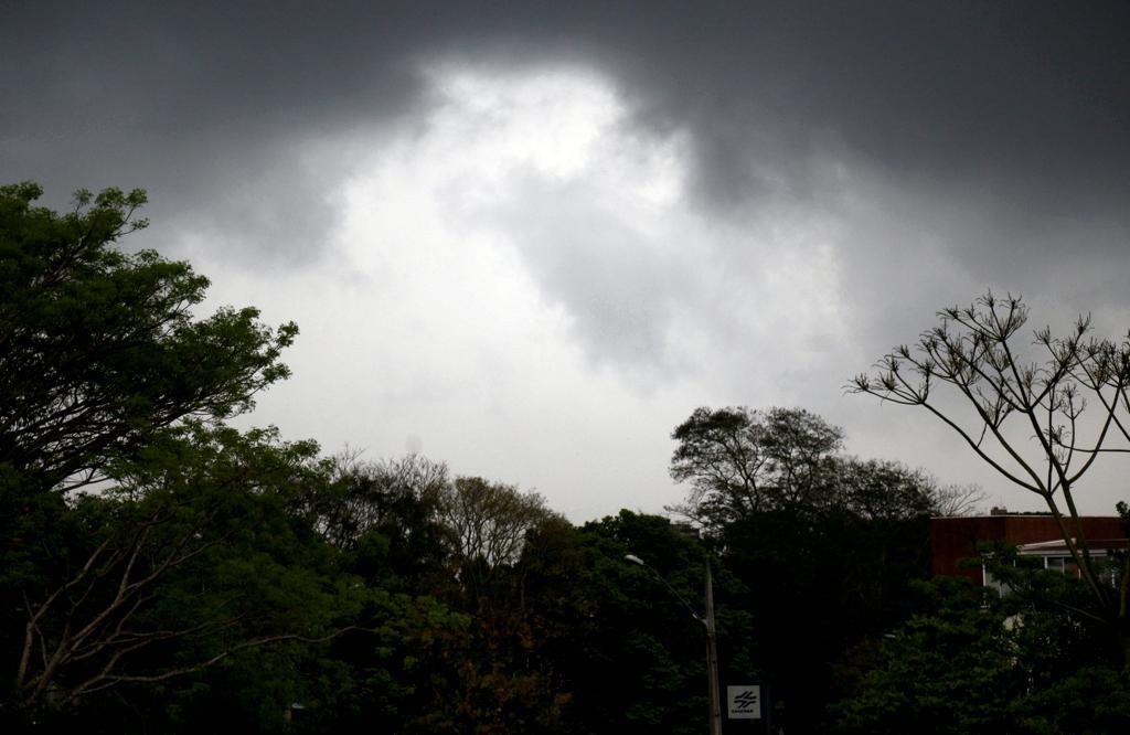 Santa Helena está sob alerta de grande perigo de tempestade