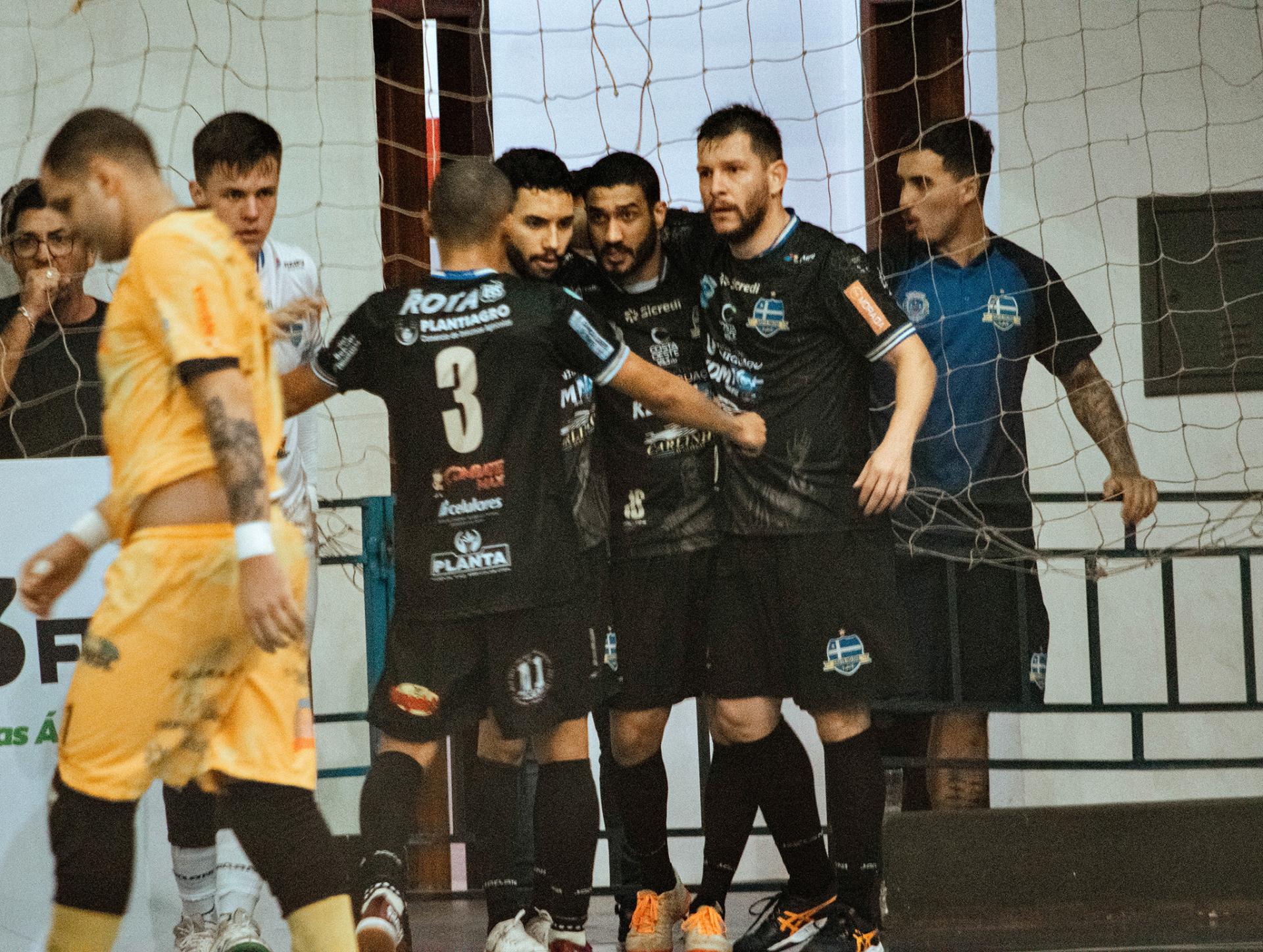 Santa Helena Futsal sai atrás, mas busca empate contra o ABF fora de casa