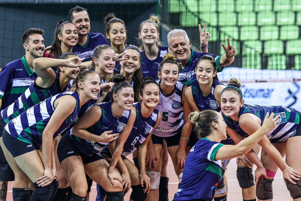 Atletas de Santa Helena brilham na Seleção Paranaense de Voleibol