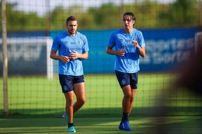 Geromel e Uvini treinam após lesões; Aránguiz e Valencia são dúvidas