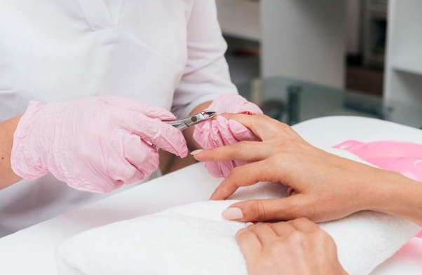 Inscrições para curso gratuito de manicure e pedicure estão abertas até 03/05