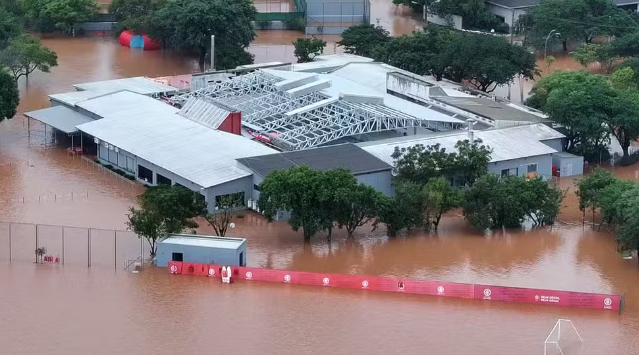 Dupla Gre-Nal aguarda água baixar em Porto Alegre para avaliar estragos
