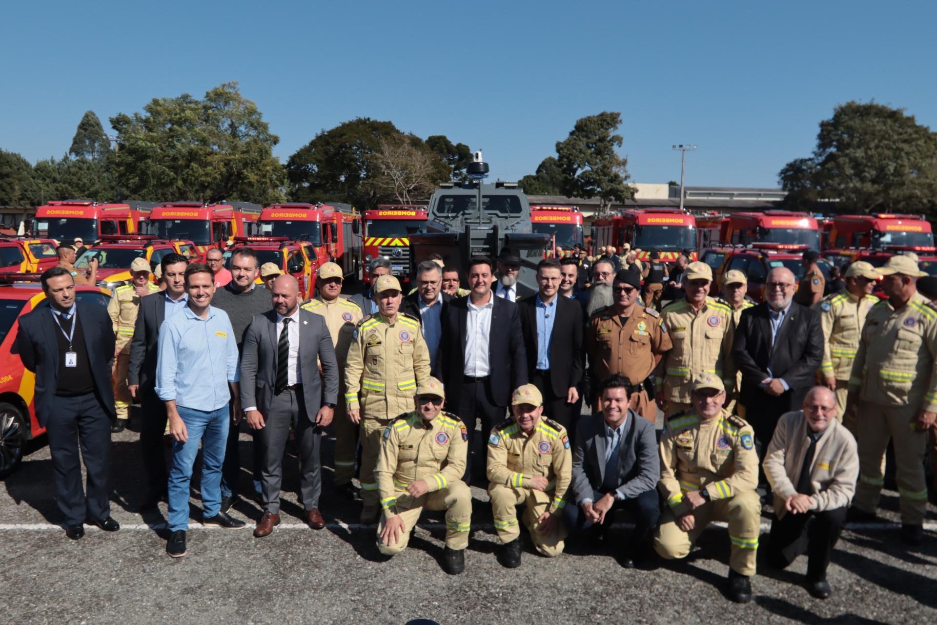 Bombeiros de Santa Helena é contemplado com caminhão de combate a incêndio