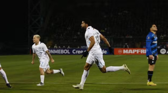 Grêmio está classificado na Libertadores; Inter vence na Sul-Americana