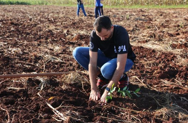 SH + Verde: Professor relata importância educativa do plantio de árvores