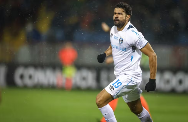Grêmio tem 7 atletas com contrato no fim; Inter tem retornos em treino
