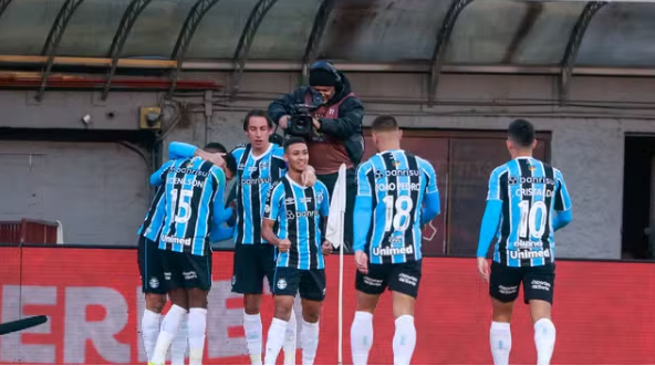 Grêmio volta a vencer no Brasileiro; Inter empata com o Criciúma