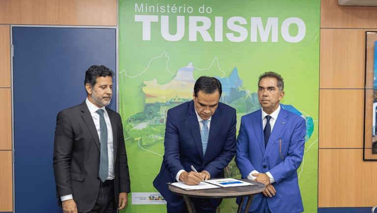 Atenção Professores de Santa Helena, ABIH Nacional disponibiliza até 15% de desconto em hotéis de todo o Brasil até 2027