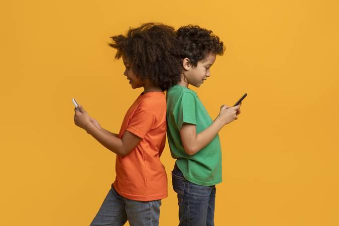 Estatuto Digital da Criança e do Adolescente proíbe rolagem infinita