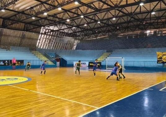 Santa Helena estreia com vitória e avança à segunda fase do Paranaense de Futsal Sub-15