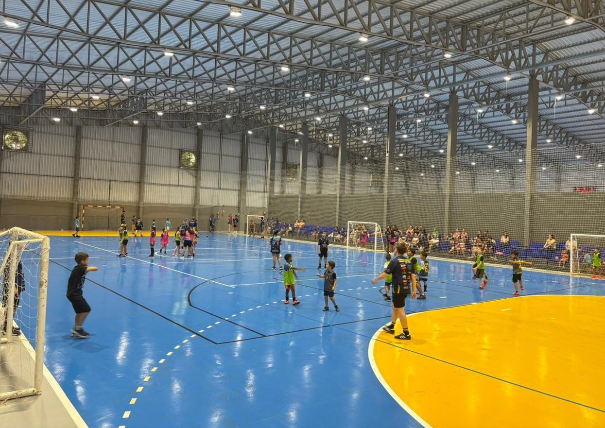 Santa Helena realiza 1º Festival de Mini-Handebol de 2026 no Ginásio Maximo Vasatta