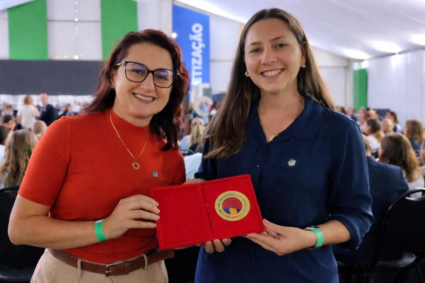 Santa Helena recebe Selo Ouro Nacional em Alfabetização em cerimônia em Brasília