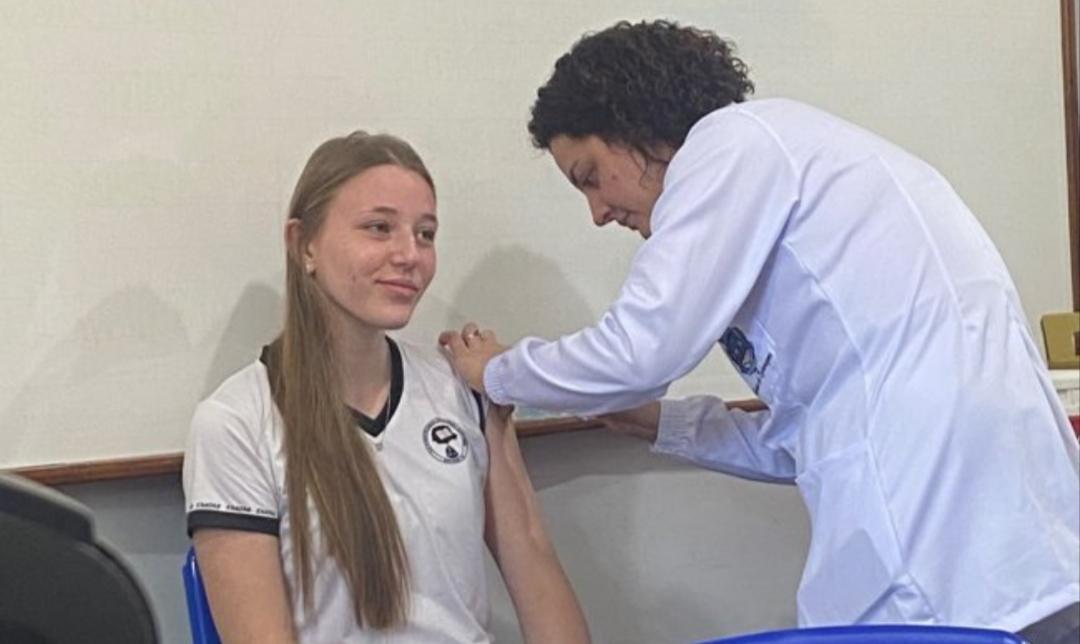 Vacinação nas escolas de Santa Helena busca atualizar caderneta de adolescentes até 30 de setembro