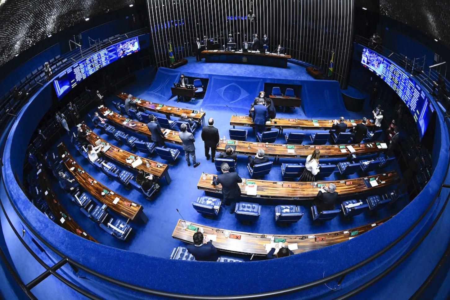 Senado deve votar nesta quarta PEC que acaba com a escala 6x1